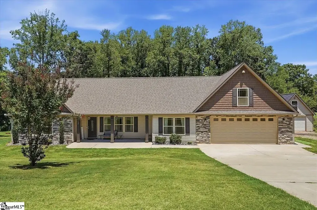 132 Holston Valley Circle, Inman