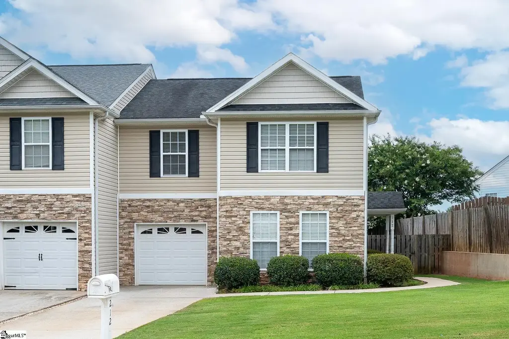 212 Marshland Lane, Greer