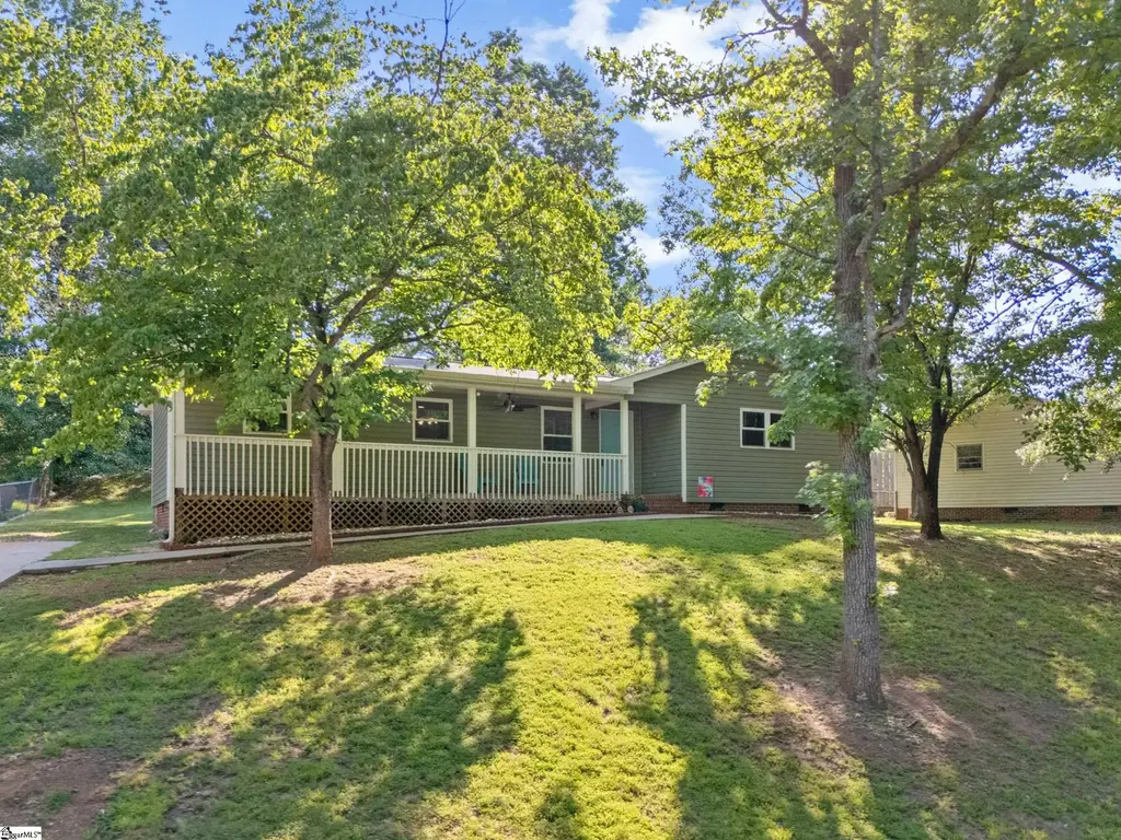 104 Pinonwood Court, Simpsonville