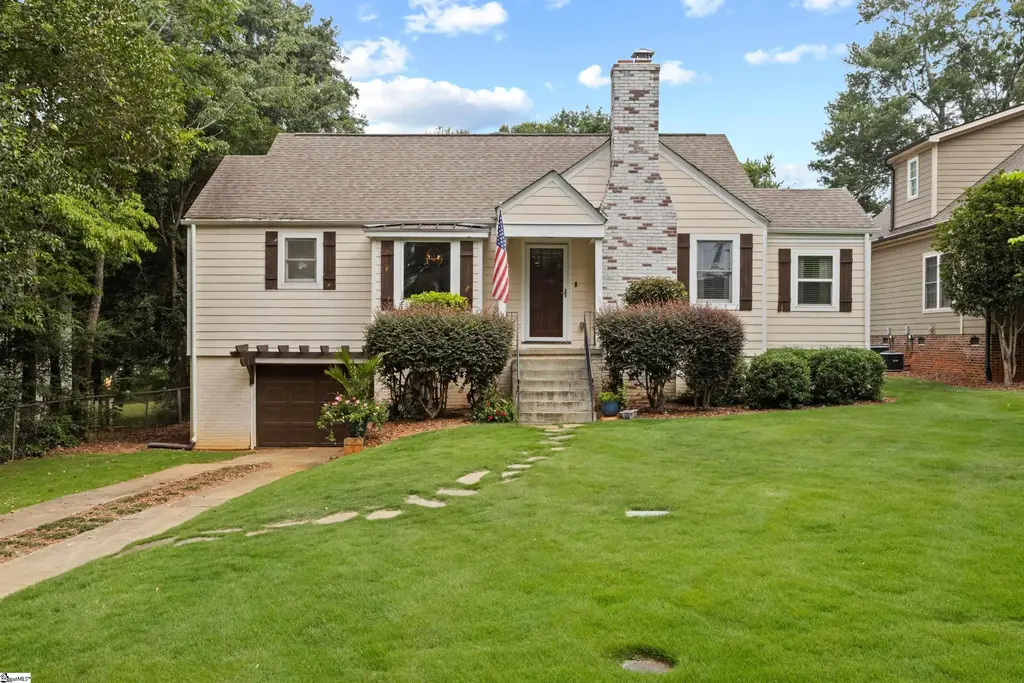 4 Waverly Court, Greenville