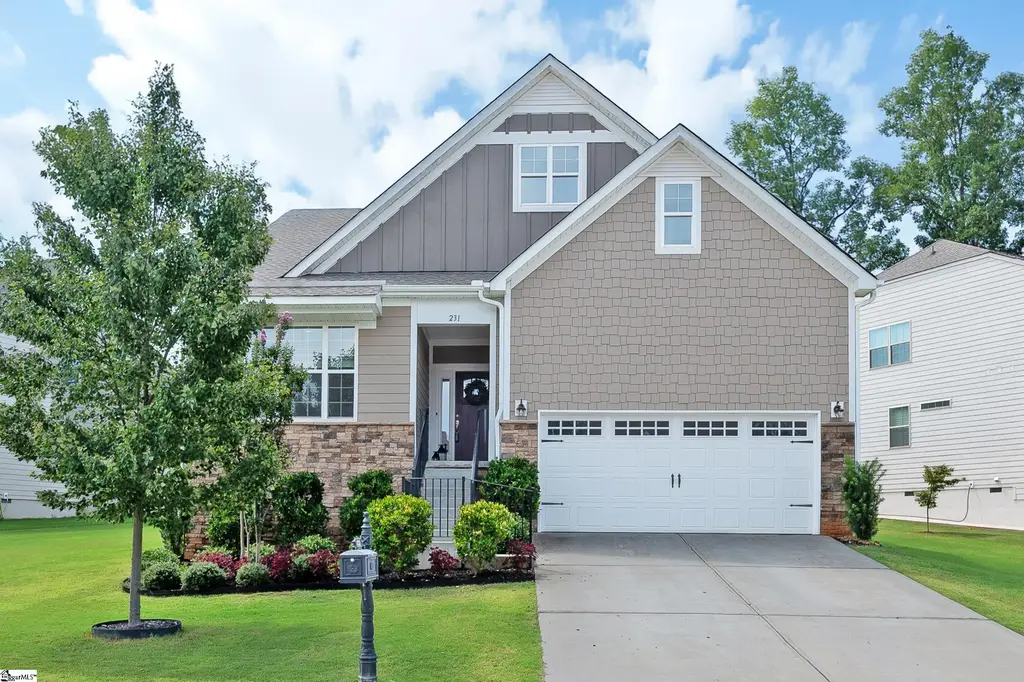 231 Double Crest Drive, Taylors