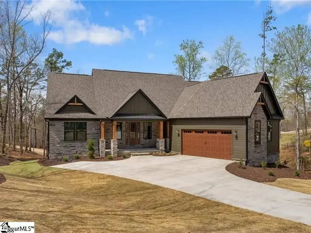 2610 Dog Leg Lane, Seneca