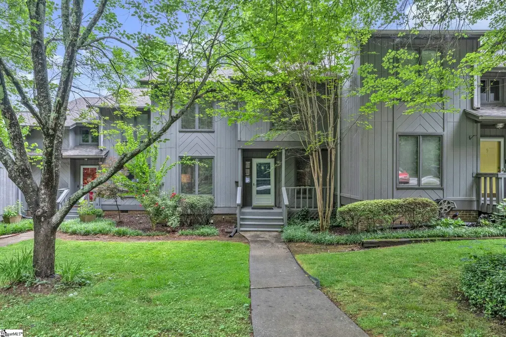 8 Graystone Way, Taylors