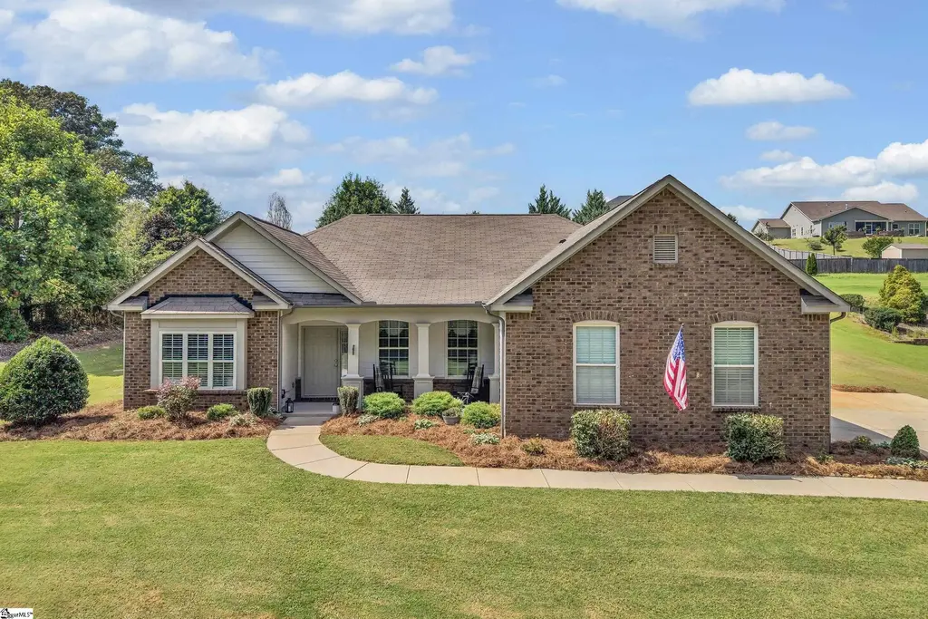 63 Scotts Bluff Drive, Simpsonville