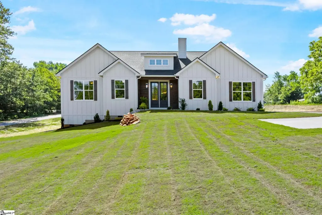 369 Pine Drive, Greer