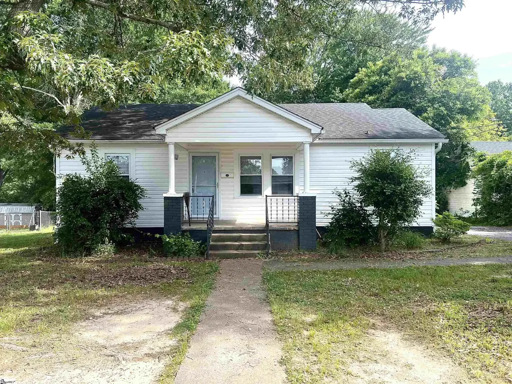 301 Edgewood Avenue, Belton