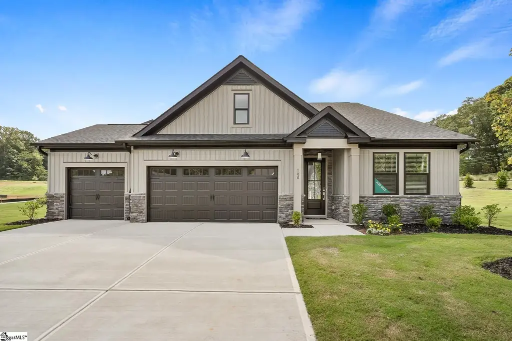 100 Saratoga Oak Street, Williamston