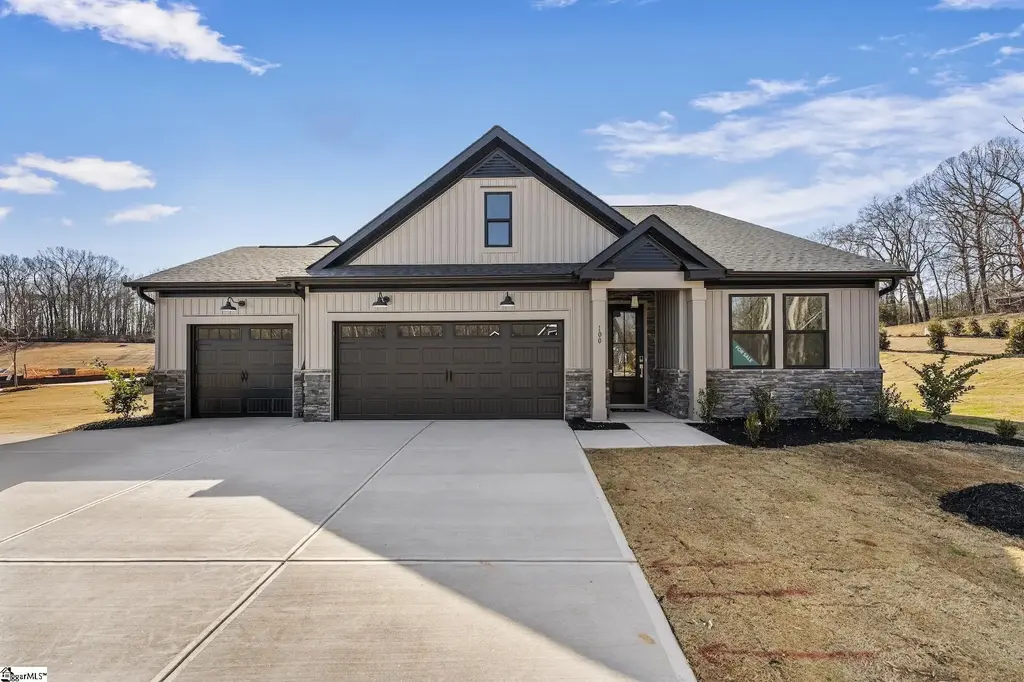 100 Saratoga Oaks Street, Williamston