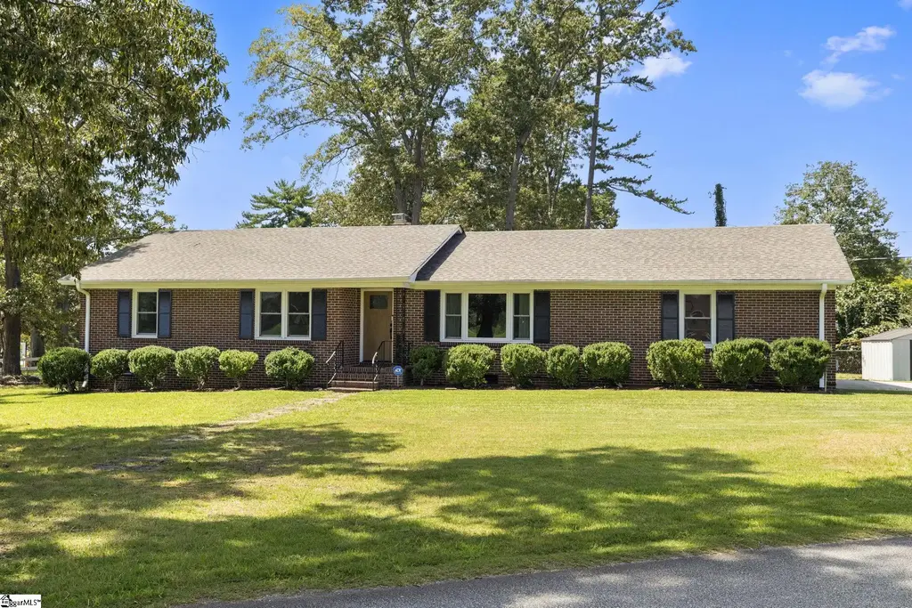 1 Dickens Lane, Taylors