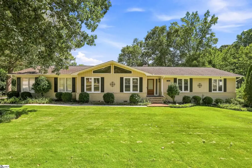 110 Stonehedge Drive, Greenville