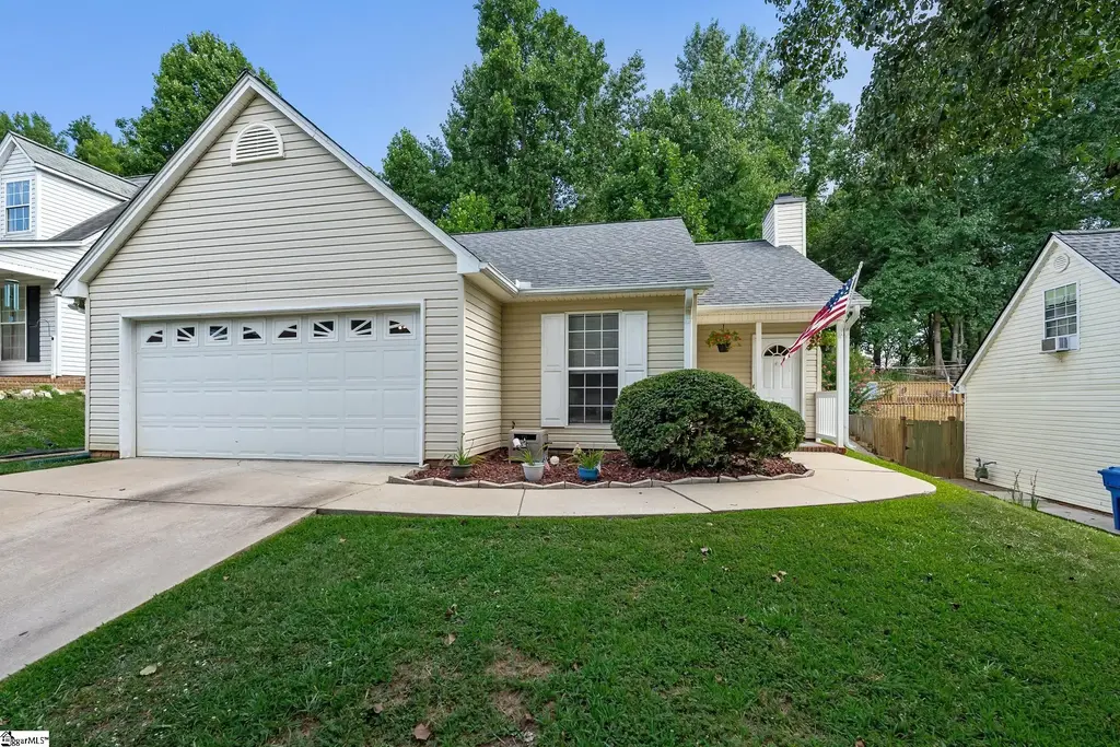 109 W Fall River Way, Simpsonville