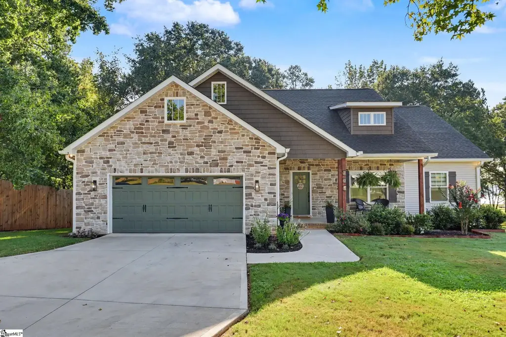 701 Coneross Creek Road, Seneca