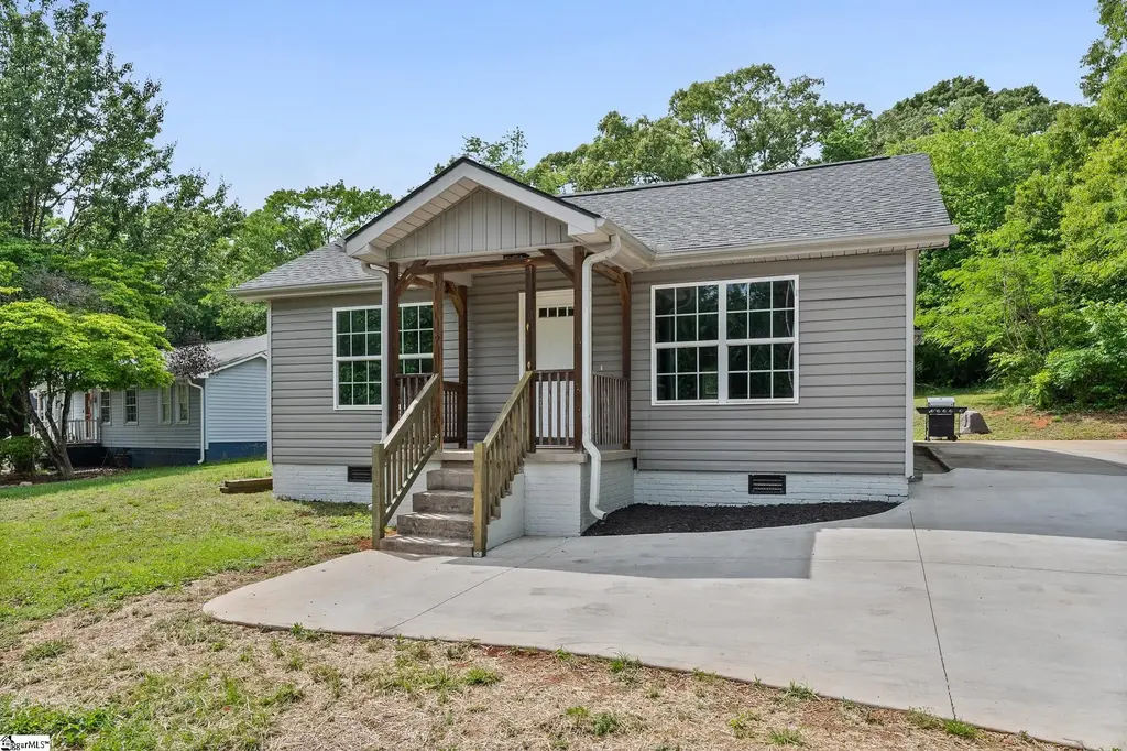 815 E Main Street, Taylors