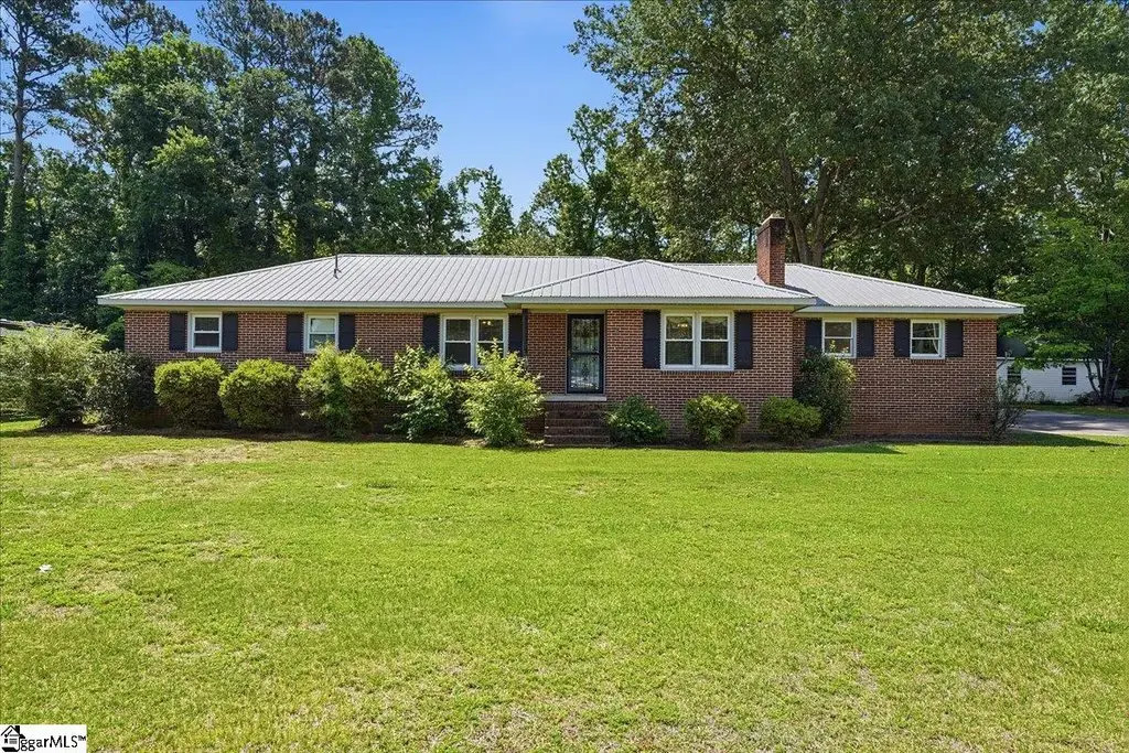 208 Skyland Drive, Clinton