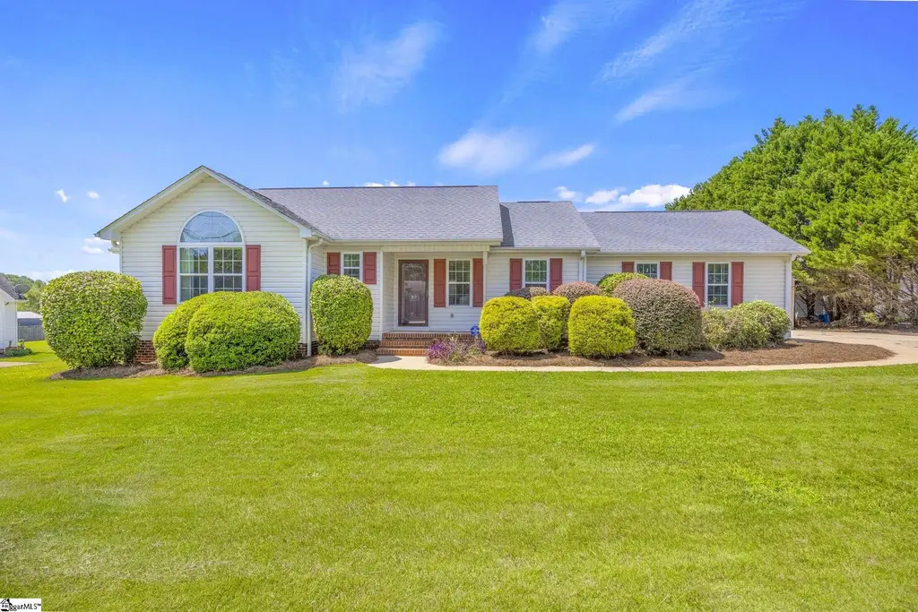 40 Pine Ridge Road, Lyman