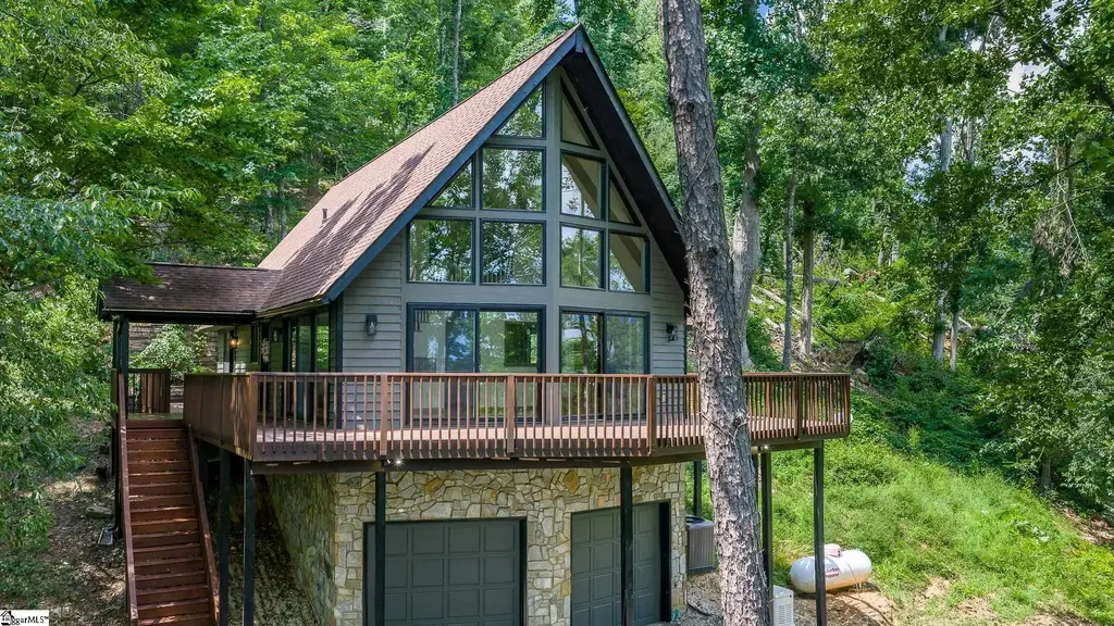 805 Whispering Falls Drive, Pickens