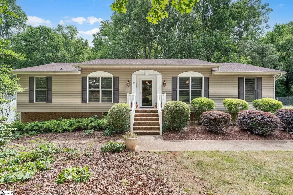 12 E Indian Trail, Taylors