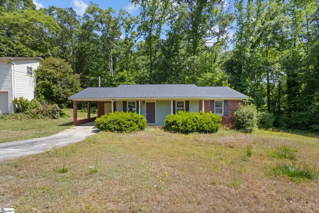 400 Meadow Road, Laurens