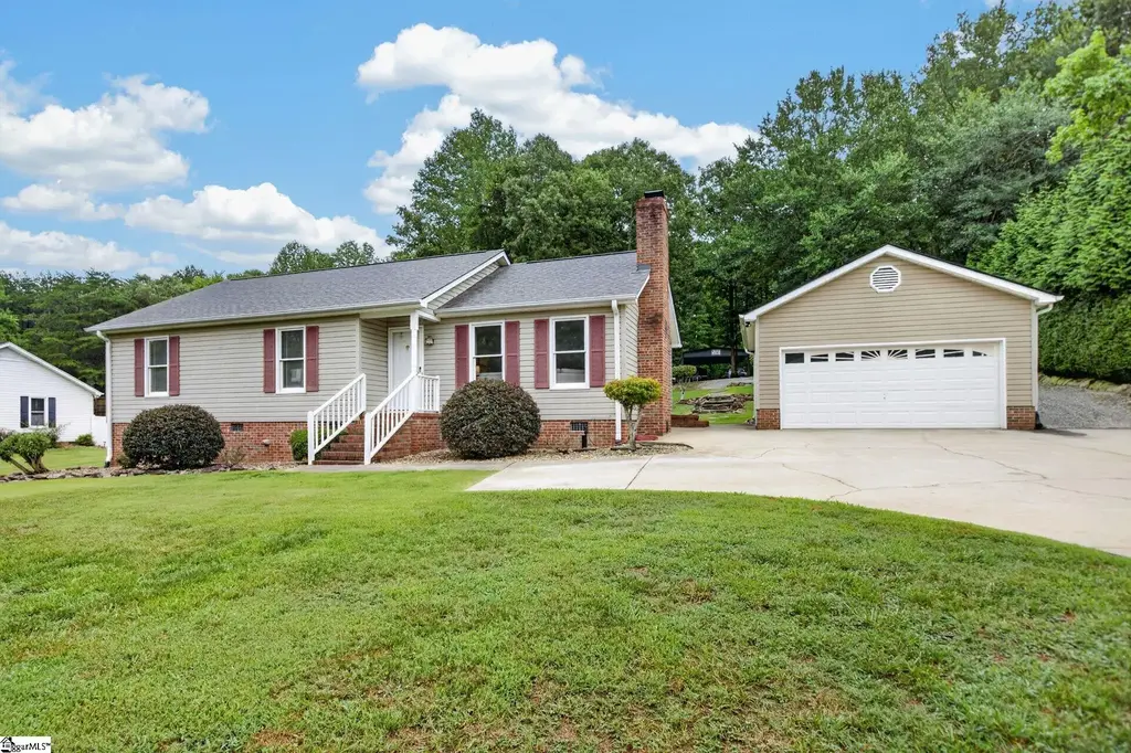 3572 Brown Road, Greer