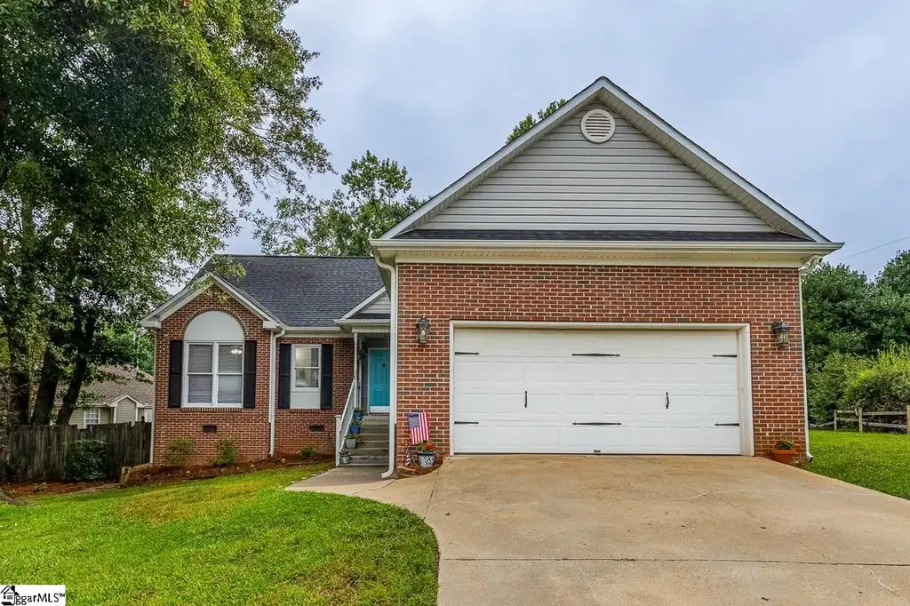 16 Fawndale Lane, Fountain Inn