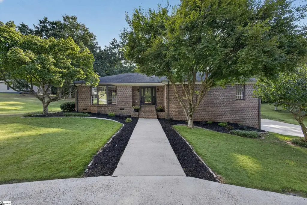 5 Crestline Road, Greenville