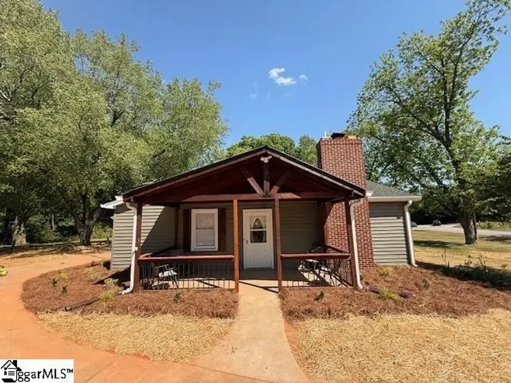 653 Enoree Road, Travelers Rest