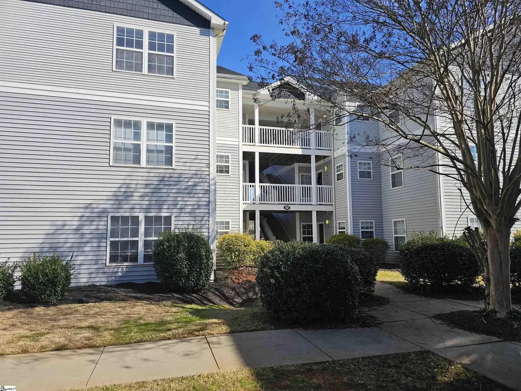102 University Village Drive, Central