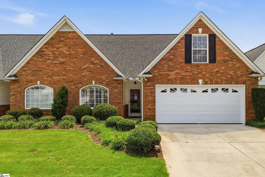 102 High Crest Court, Simpsonville
