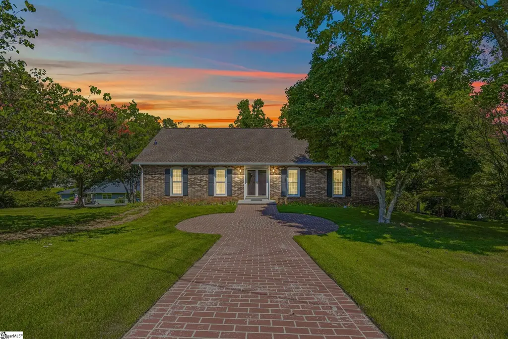 106 Whippoorwill Drive, Seneca