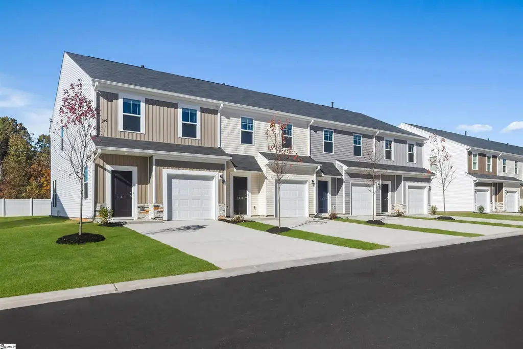 305 Abingdon Way, Greer