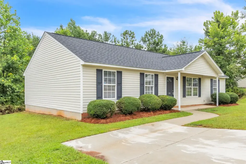 208 Riverbreeze Road, Greenville