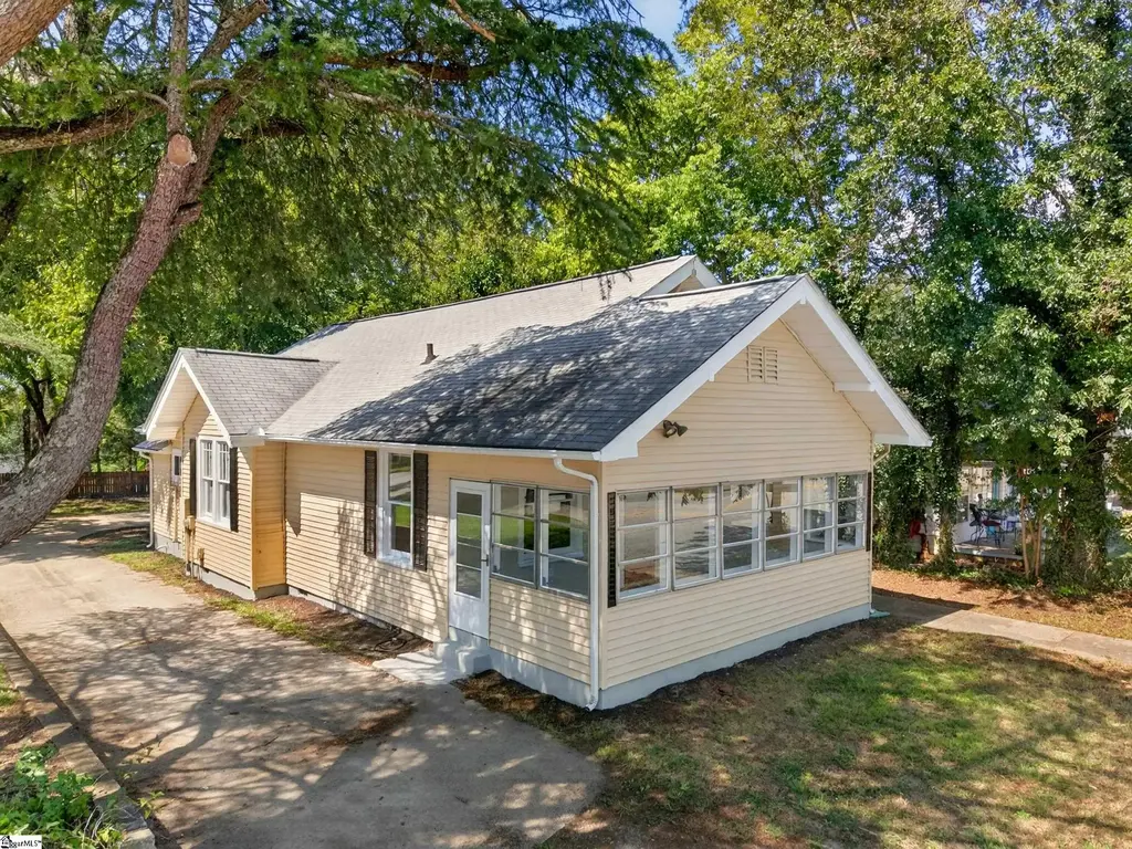19 N Washington Avenue, Greenville