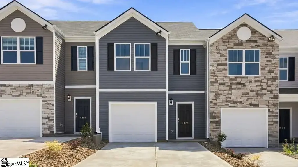 809 Embark Circle, Greer