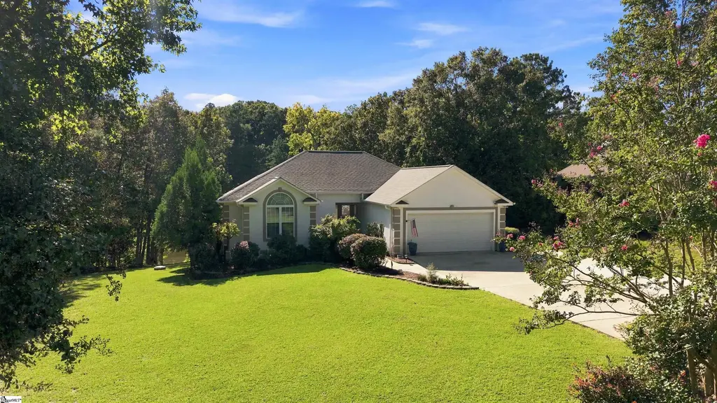 109 Ridge Pointe, Greenwood