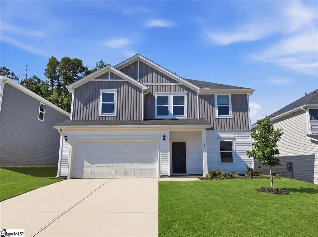 910 Rising Oak Court, Spartanburg