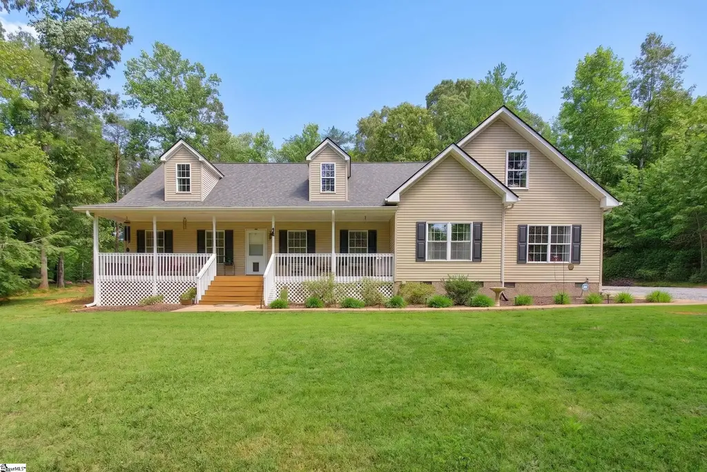 208 Valley Road, Travelers Rest