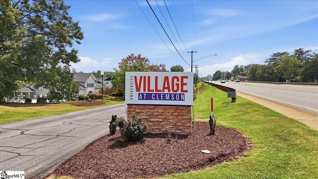 146 University Village Drive Unit J, Central