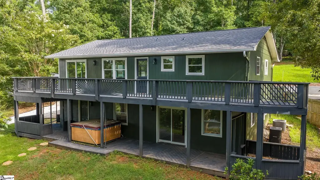 921 Ann Drive, Seneca