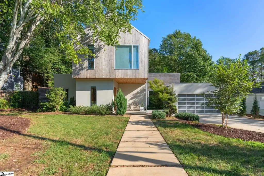 22 Woodbine Road, Greenville