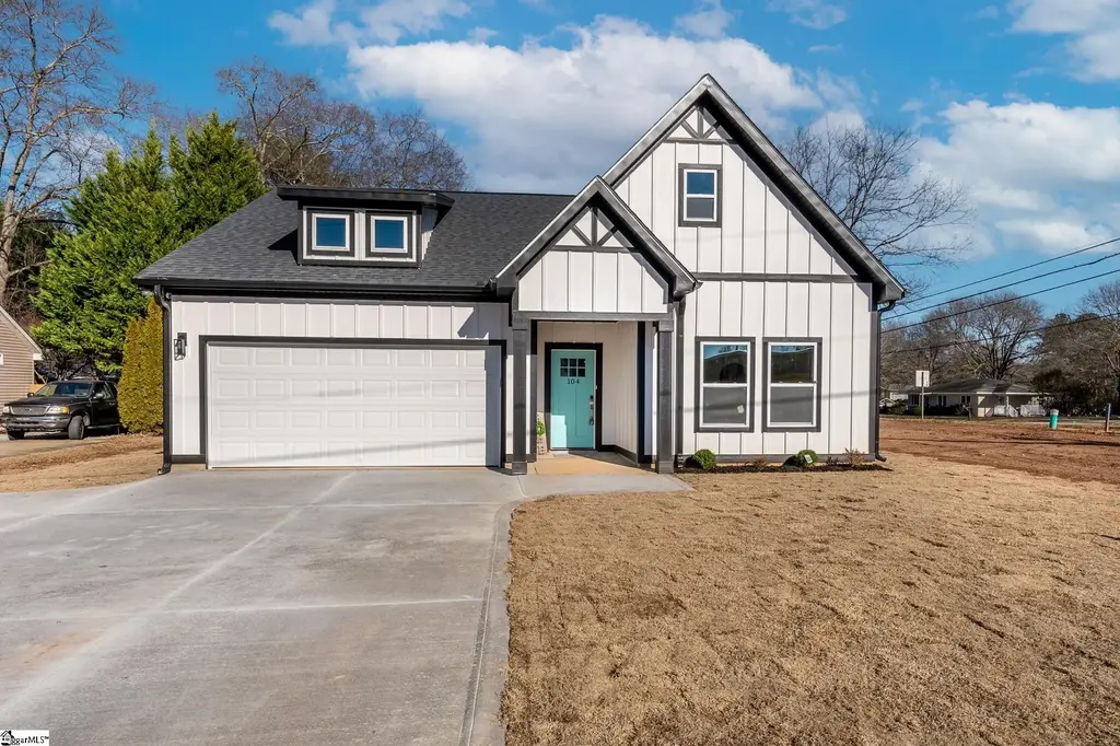 104 Garrett Street, Fountain Inn