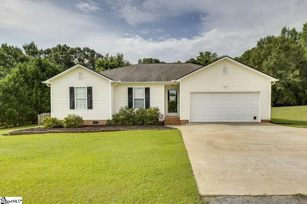8 Shady Pines Court, Fountain Inn