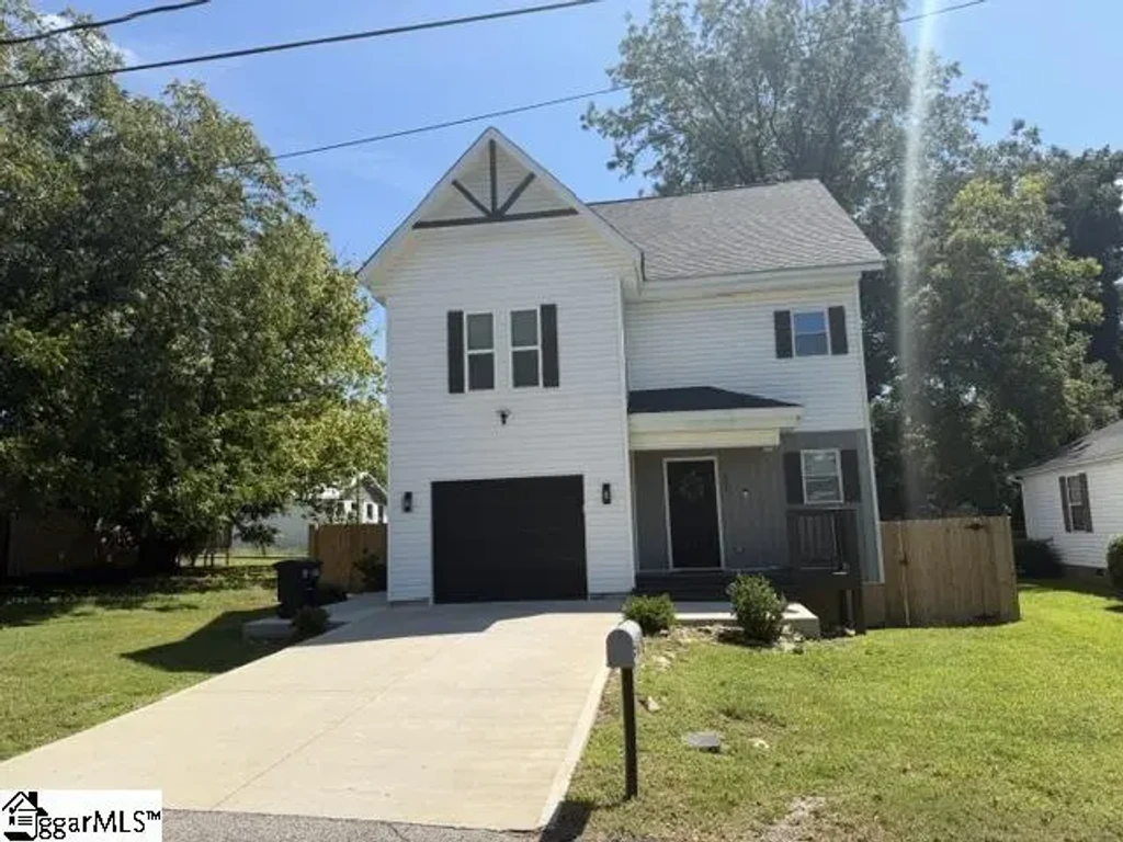 322 E Bearden Street, Greer