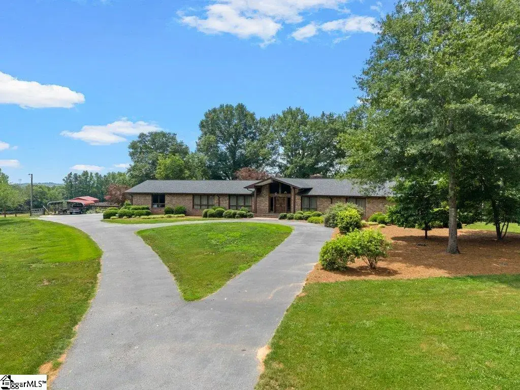 110 Racetrack Road, Woodruff