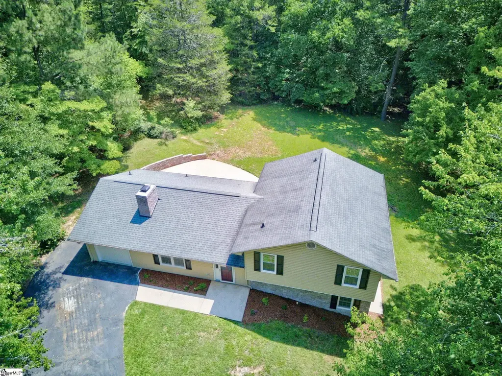 515 Hartwell Drive, Seneca