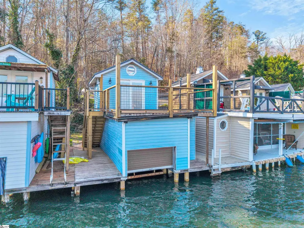 1700 W Lakeshore Drive, Landrum