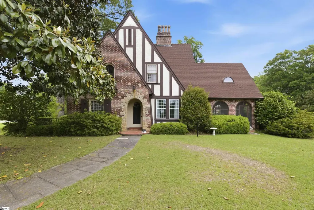511 E Cambridge Avenue, Greenwood