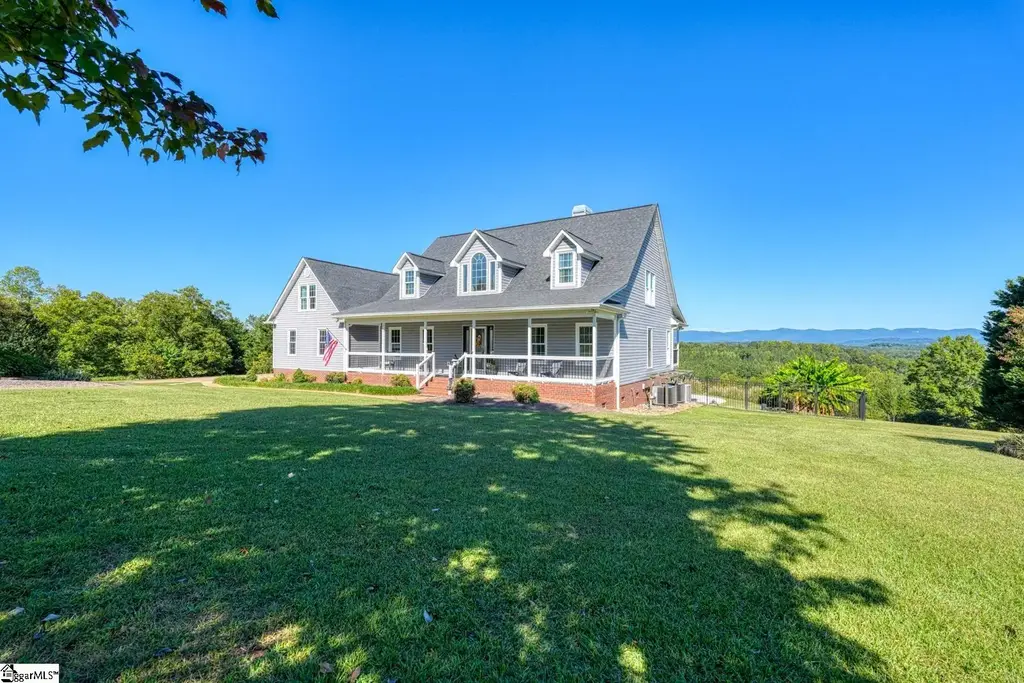 202 Mccauley Extension, Travelers Rest