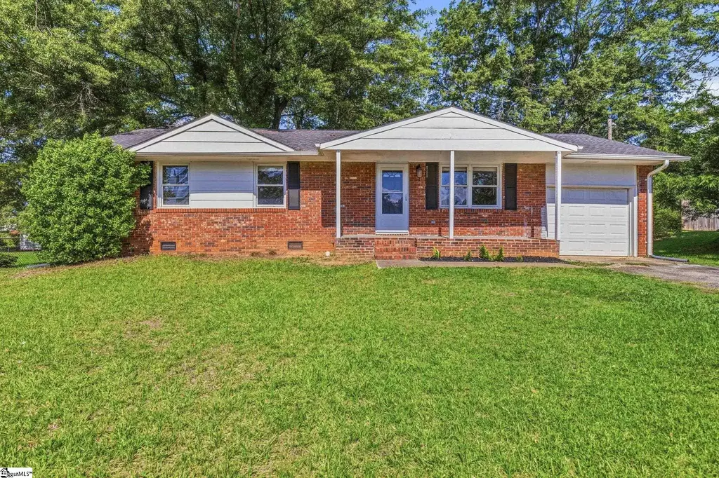 711 Hellams Street, Fountain Inn
