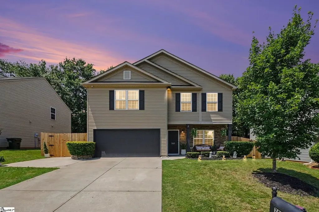 707 Markham Circle, Moore