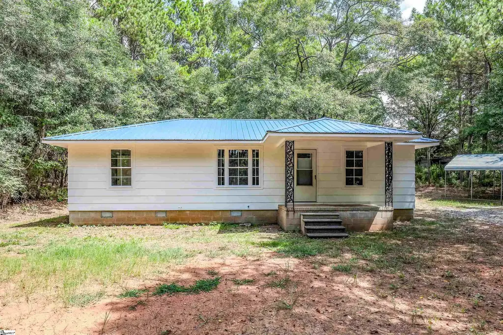 116 Leona Drive, Iva